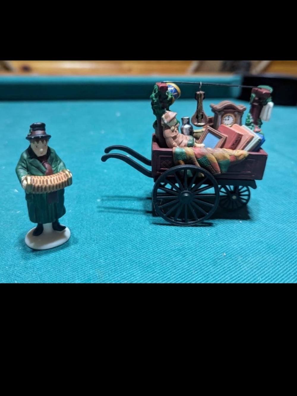 Dept 56 - Heritage Village Collection - Chelsea Market Curiosities Monger & Cart